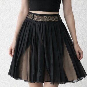 VTG BCBG MaxAzria women's flowy pleated skirt size 10 Black bohemian , goth